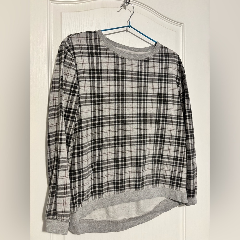 3/$20 | Forever 21 Black and Gray Plaid Sweater